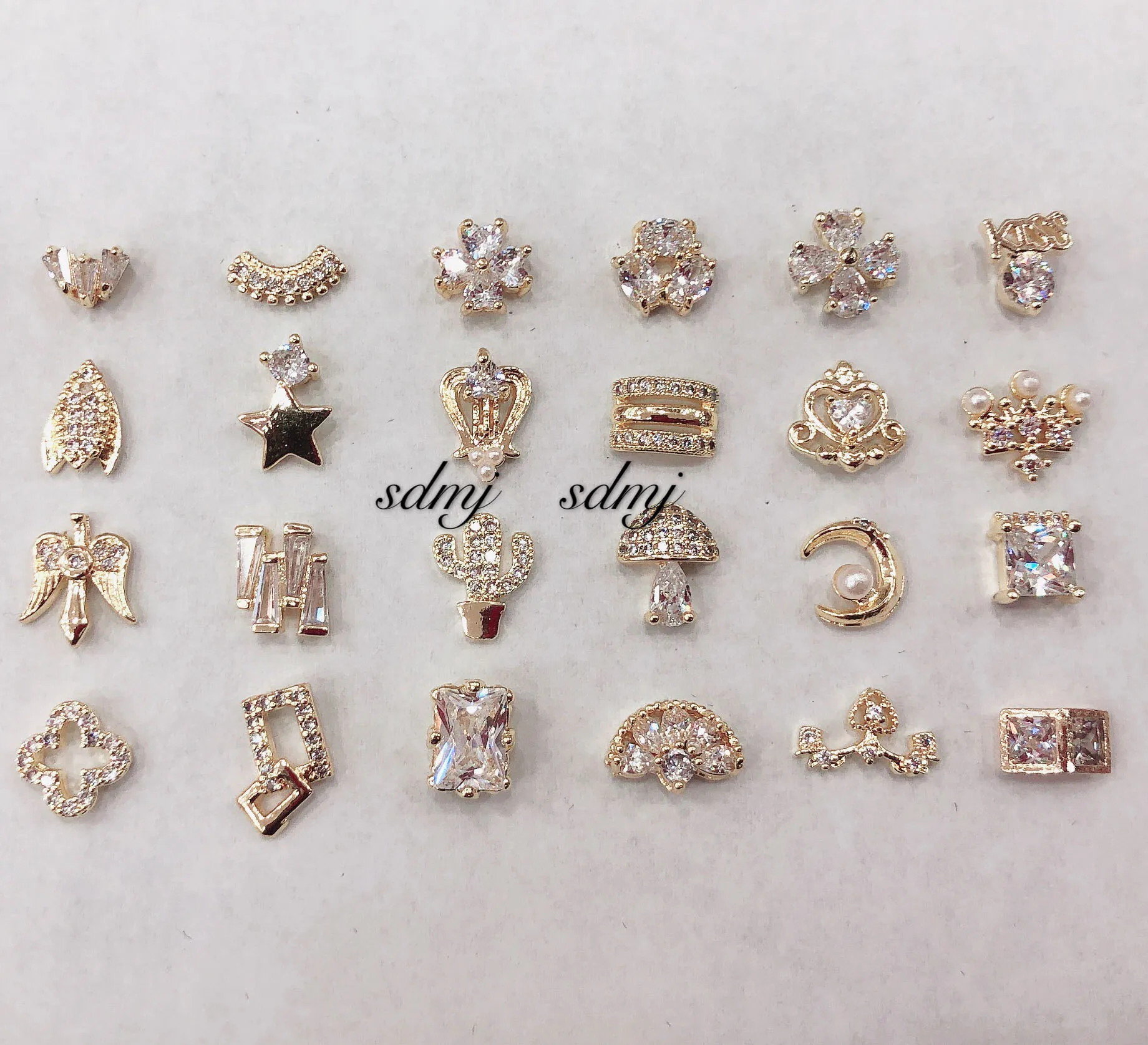Hot Sell New Designs Zircon Luxury Nail Art Decoration for Beauty Salon Random Mix 50