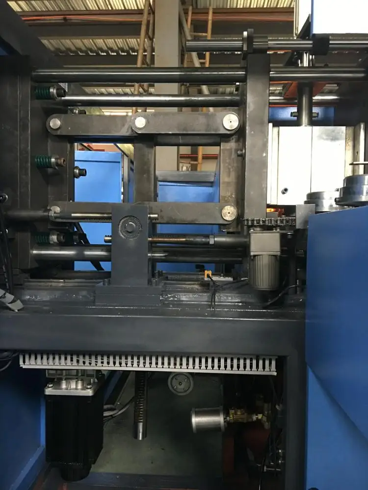 2, изготовленные на станке Рука кормления автоматический ПЭТ бутыло выдувные машины