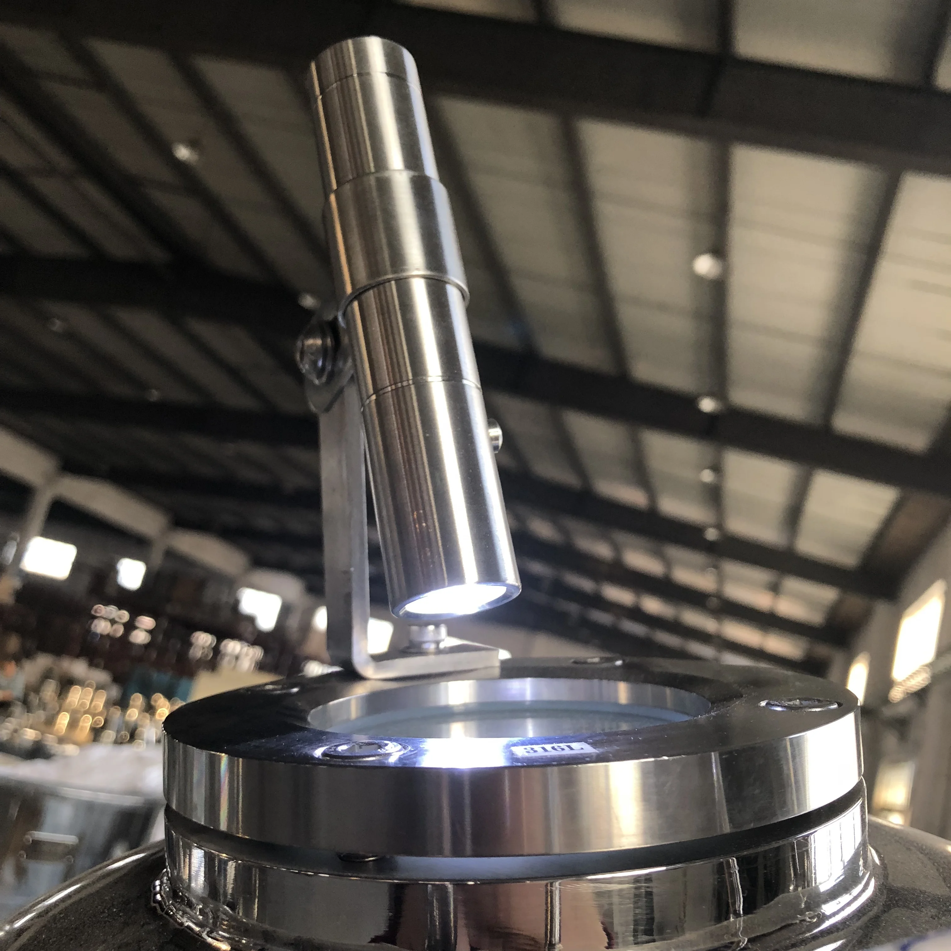 Stainless steel agitator tank/vacuum emulsion tank with wheels