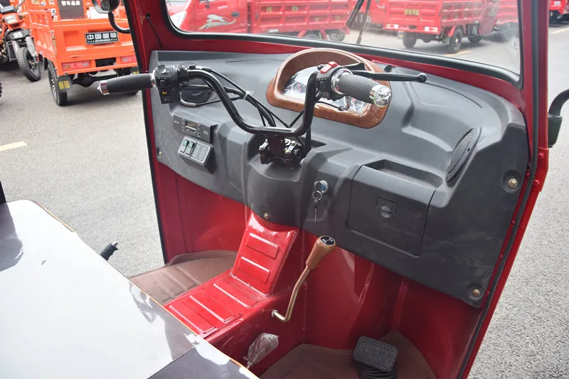 Trimoto 300CC semi cabina de 3 ruedas triciclos motocicletas for sale at Peru