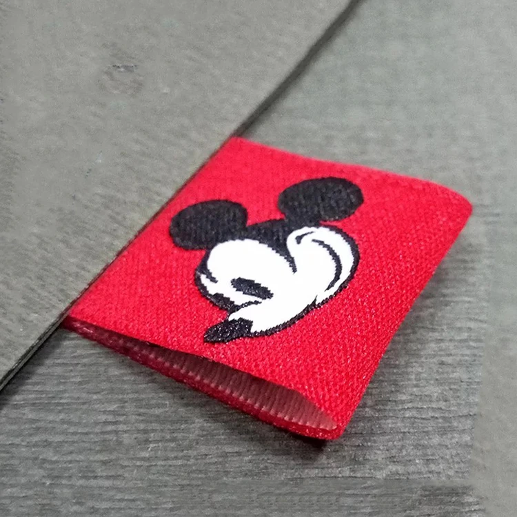 
Fashion custom high quality center fold damask clothing woven main label and tag 