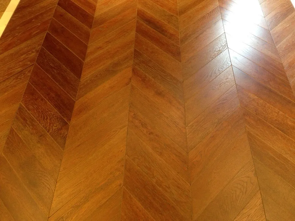 Popular Hardwood Chevron Engineered Wood Flooring