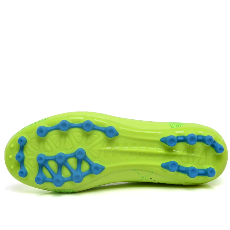 New design light sport football training shoes