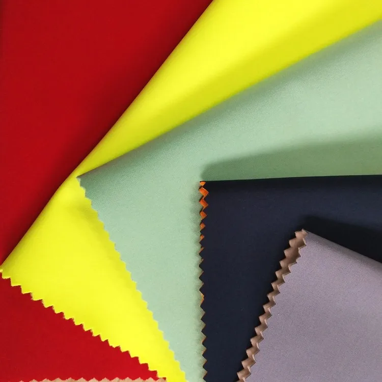 Механическая эластичная эпонж-ткань из 100% полиэстера, с покрытием и тиснением