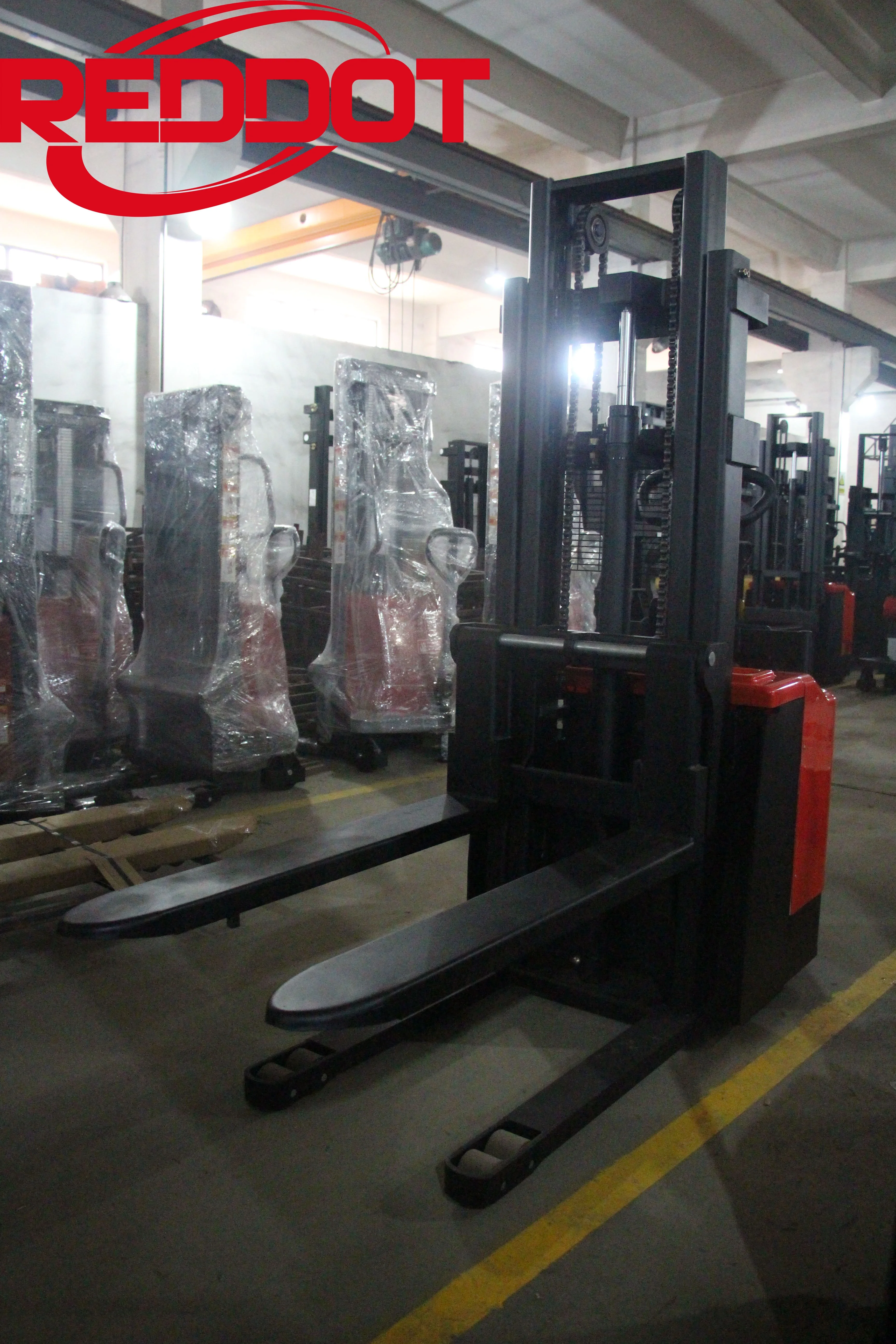 Reddot дешевый всадник полный электрический штабелер с подлокотником и подставкой