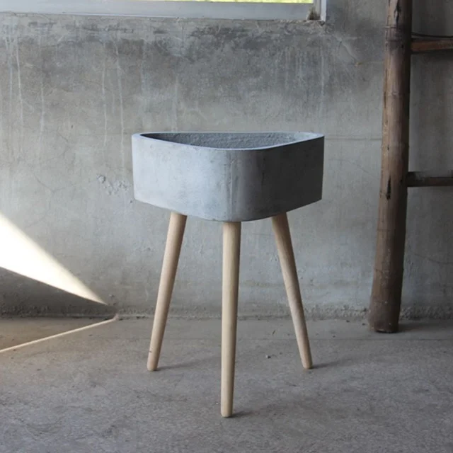 Wholesale cheap outdoor big triangle concrete flower pots