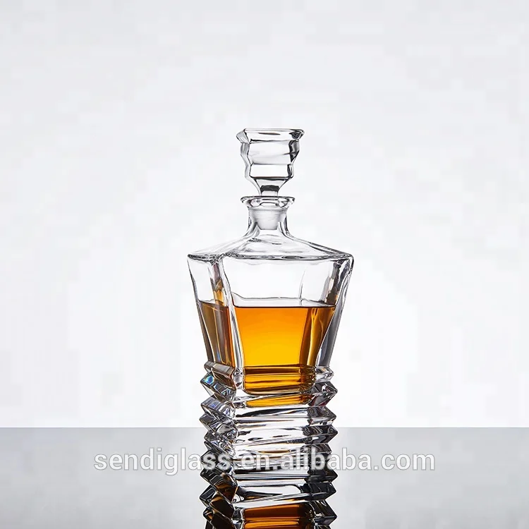 Sendirella Unique European Lead-Free Crystal Barware Classic 27Fl oz Square Liquor Whiskey Decanter With  4 Glasses