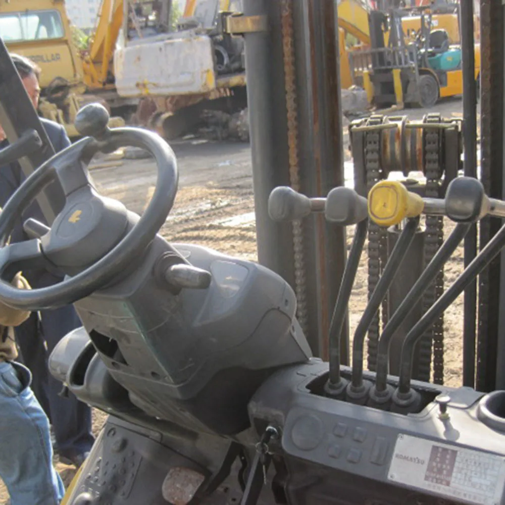 Komatsu FD25 2.5ton forklift on sale in Shanghai