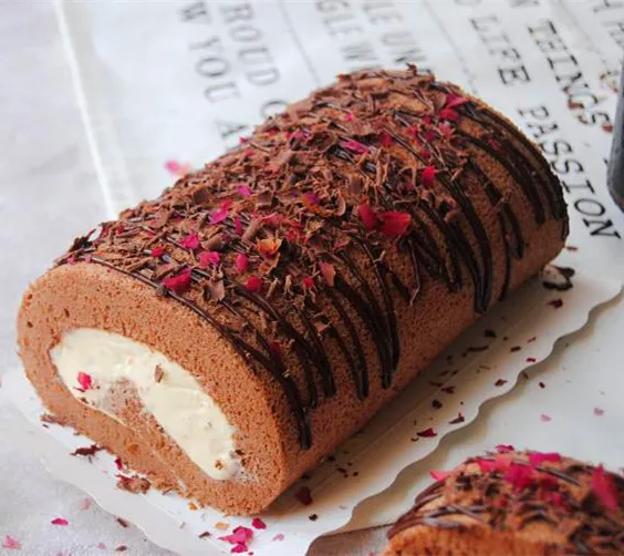 
dried rose petals for food such as bakery or cake decoration 