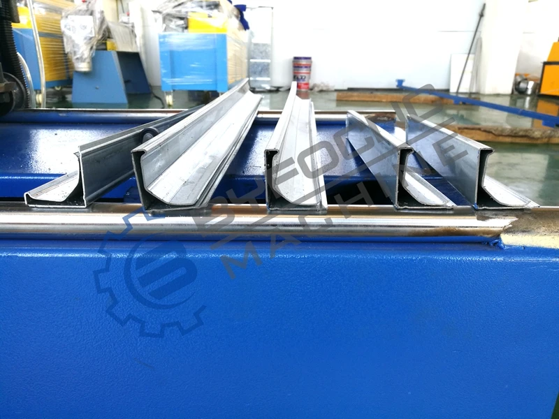 Rectangular duct TDC flange forming machine