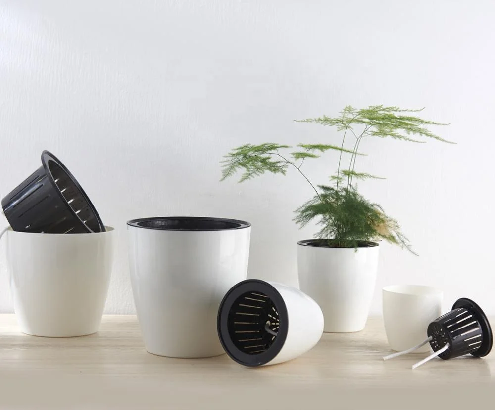 Пластиковый горшок для самополива цветов