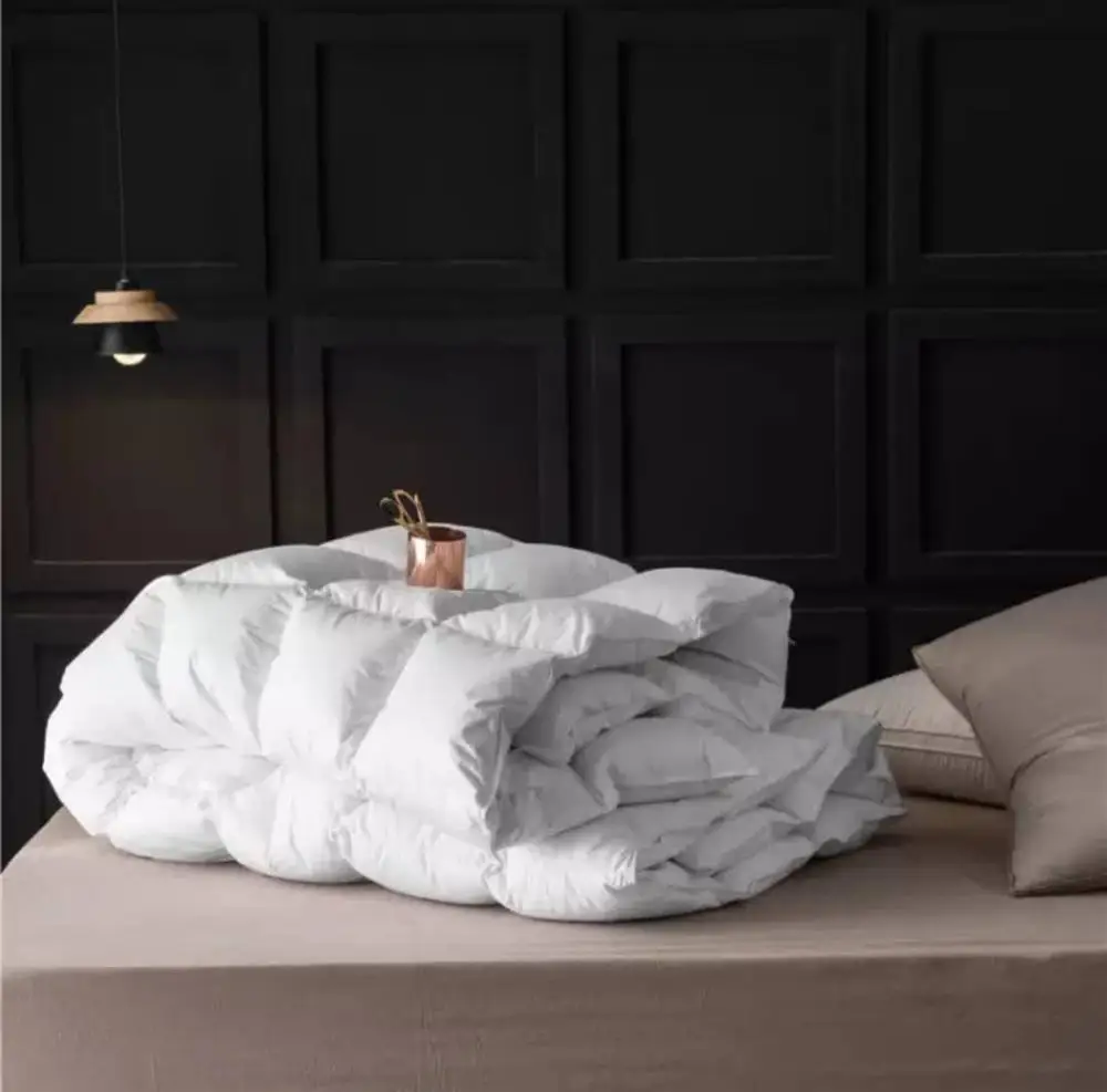 Lightweight Down Comforter Duvet Insert with Patchwork Sewning