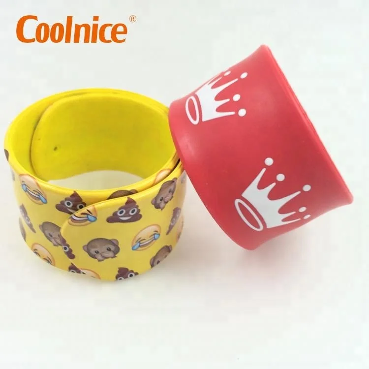 2018 Christmas gift whistle silicone slap bracelet for kids