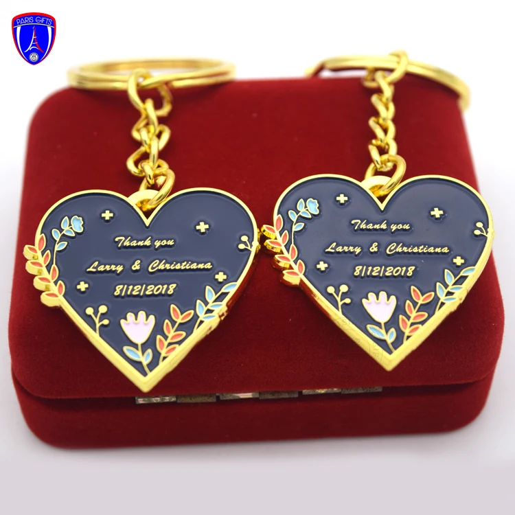 Souvenir Heart Shape Love Soft Enamel Custom Keyring Wedding Keychain Engraved With Name of the Bride and Groom