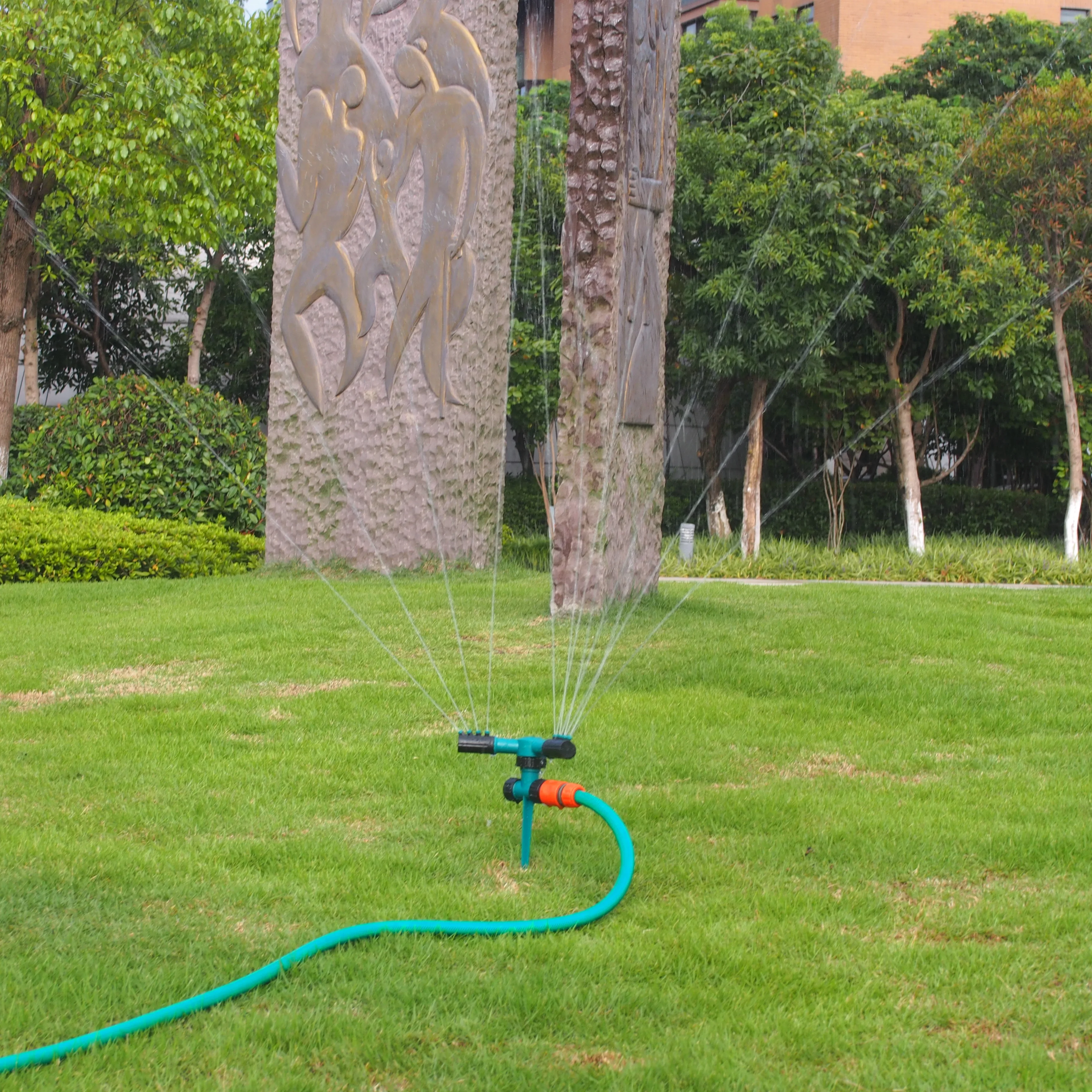 Пластиковый 360 градусов садовый водяной разбрызгиватель