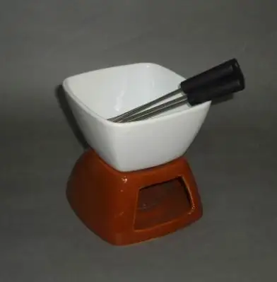 New design plain white divided hot chocolate pot candle ceramic  chocolate fondue