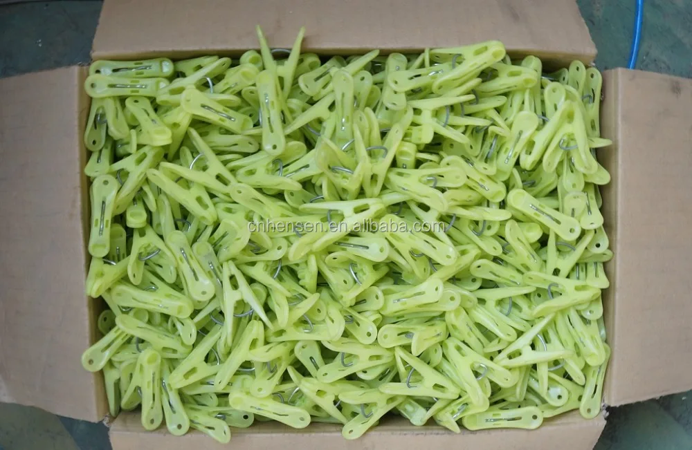 Clothes peg pins combining fixing machine, clothes peg machine