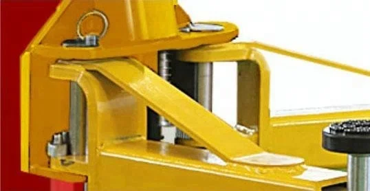 Asymmetrical Column 4000kgs Capacity Clear Floor Two Post Car Lift