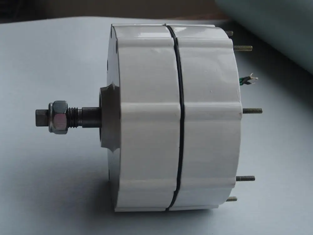 Three-phase ac permanent magnet synchronous generator