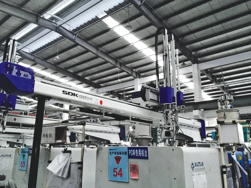 5 axis Robot arm for plastic injection molding machine in hot sale manipulator