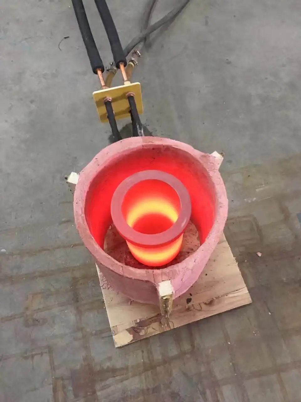 Medium Frequency Cast Iron Melting  metal melting machine