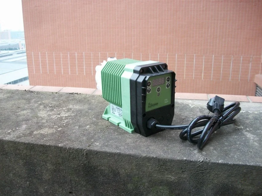 Hot sales dosing pump  metering chemical liquid 5LPH flow, 6.2Bar pressure  16W powder solenoid pump