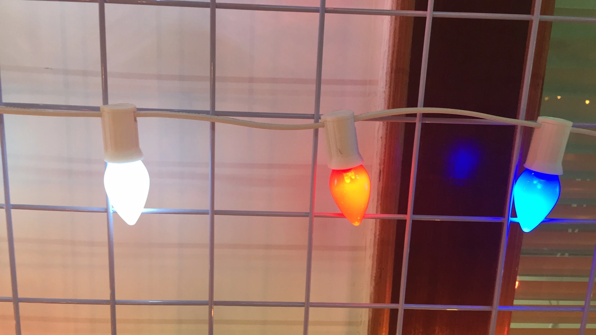 Home Garden Holiday Decoration C7 Smooth Opaque LED Colored Bulb for Merry Christmas Lighting