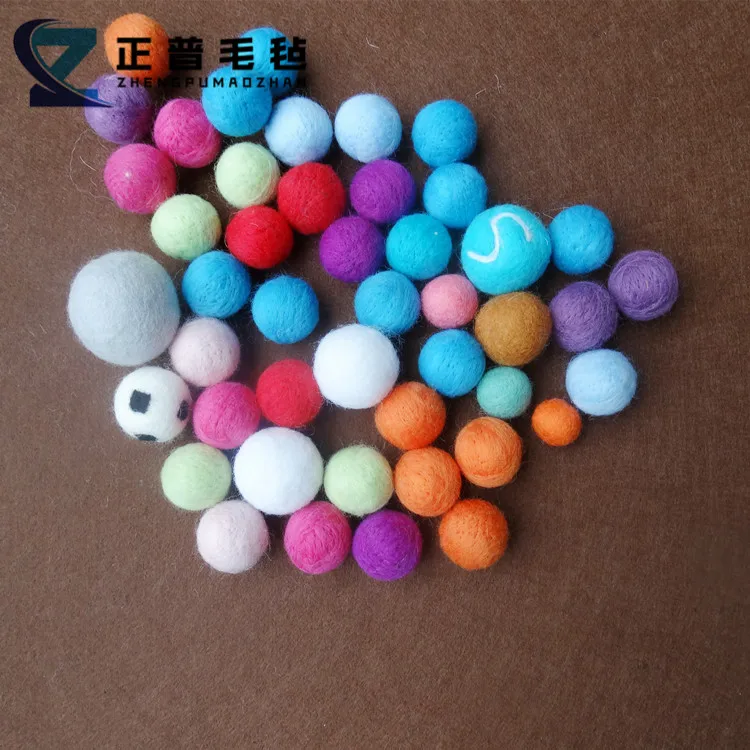 amazon top seller 2019 Multi Color Eco-friendly and Non-toxic Wool Felt Cat Ball Toys with catnip inside or bell