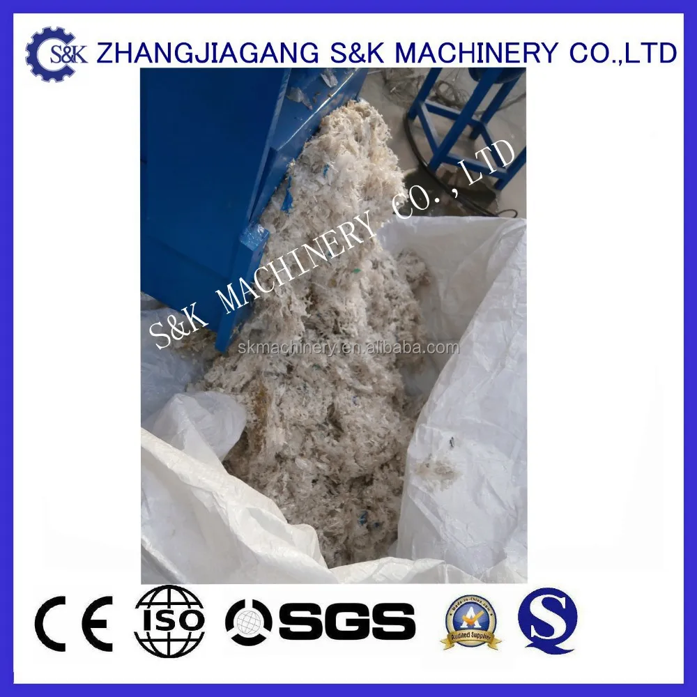 Plastic film squeezing machine