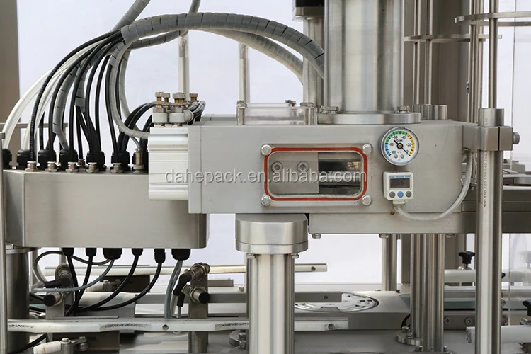 Automatic vacuum nitrogen seaming machine