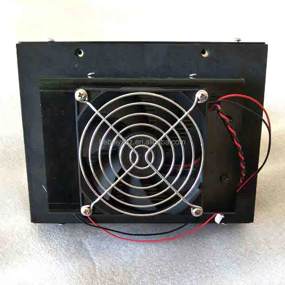 Peltier cooling system with heatsink