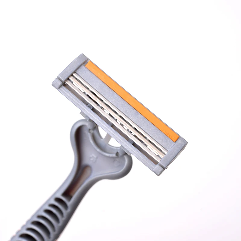 hot selling triple  disposable balde male shaving razor in supermarket