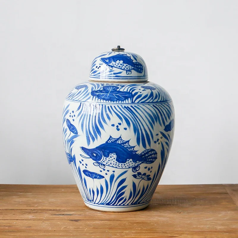
Jingdezhen wholesale blue and white ceramic fish and algae jar,Chinese antique hand-painted old porcelain 