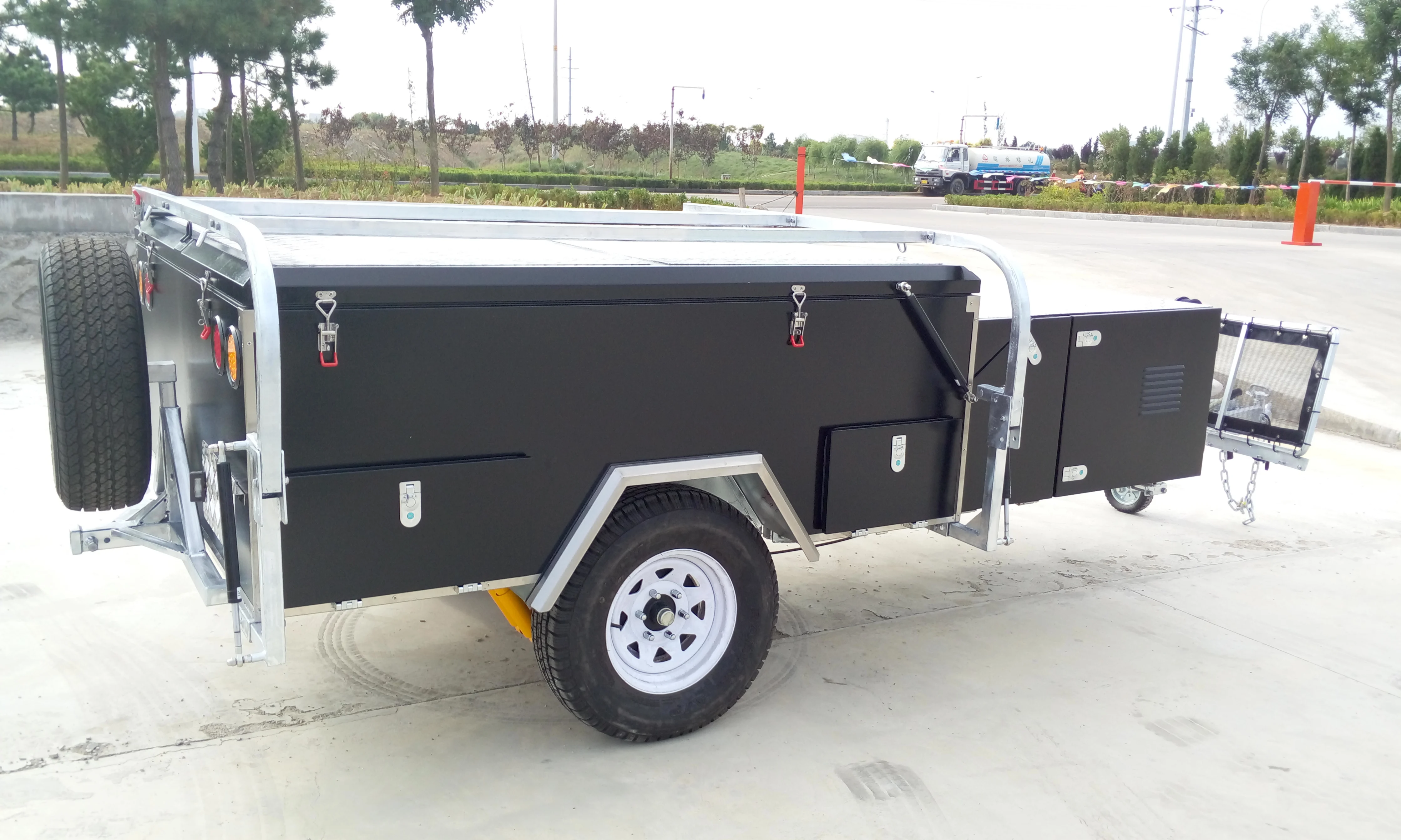 Varnish glamour utility forward folding camper trailer