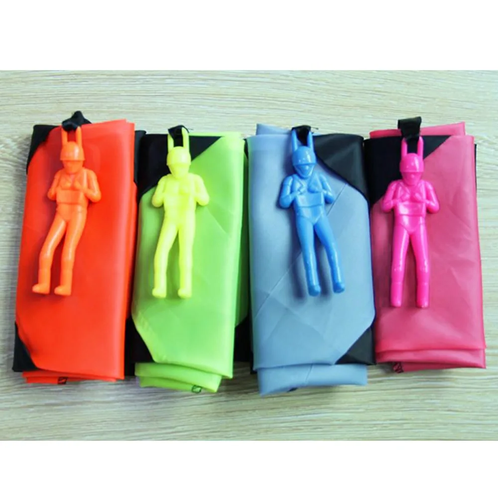 Mini Hand Throwing Parachute Outdoor Sports Fly Toy Educational Kids Playing Soldier Parachute Toy