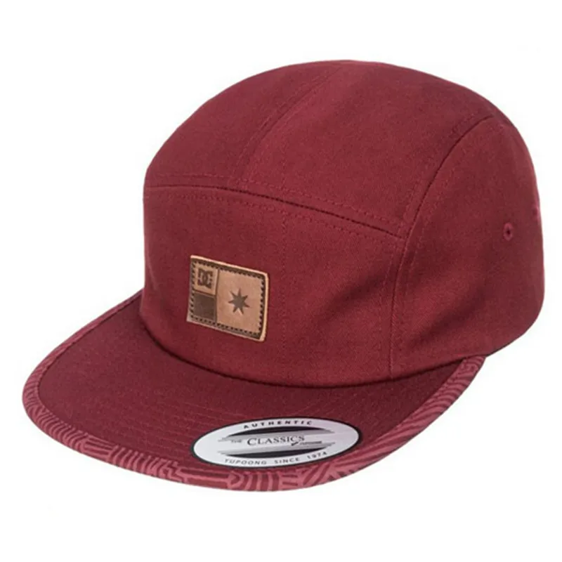 Пользовательские тиснением с кожанными вставками хлопок 5-панельная кепка этикетки и наклейки