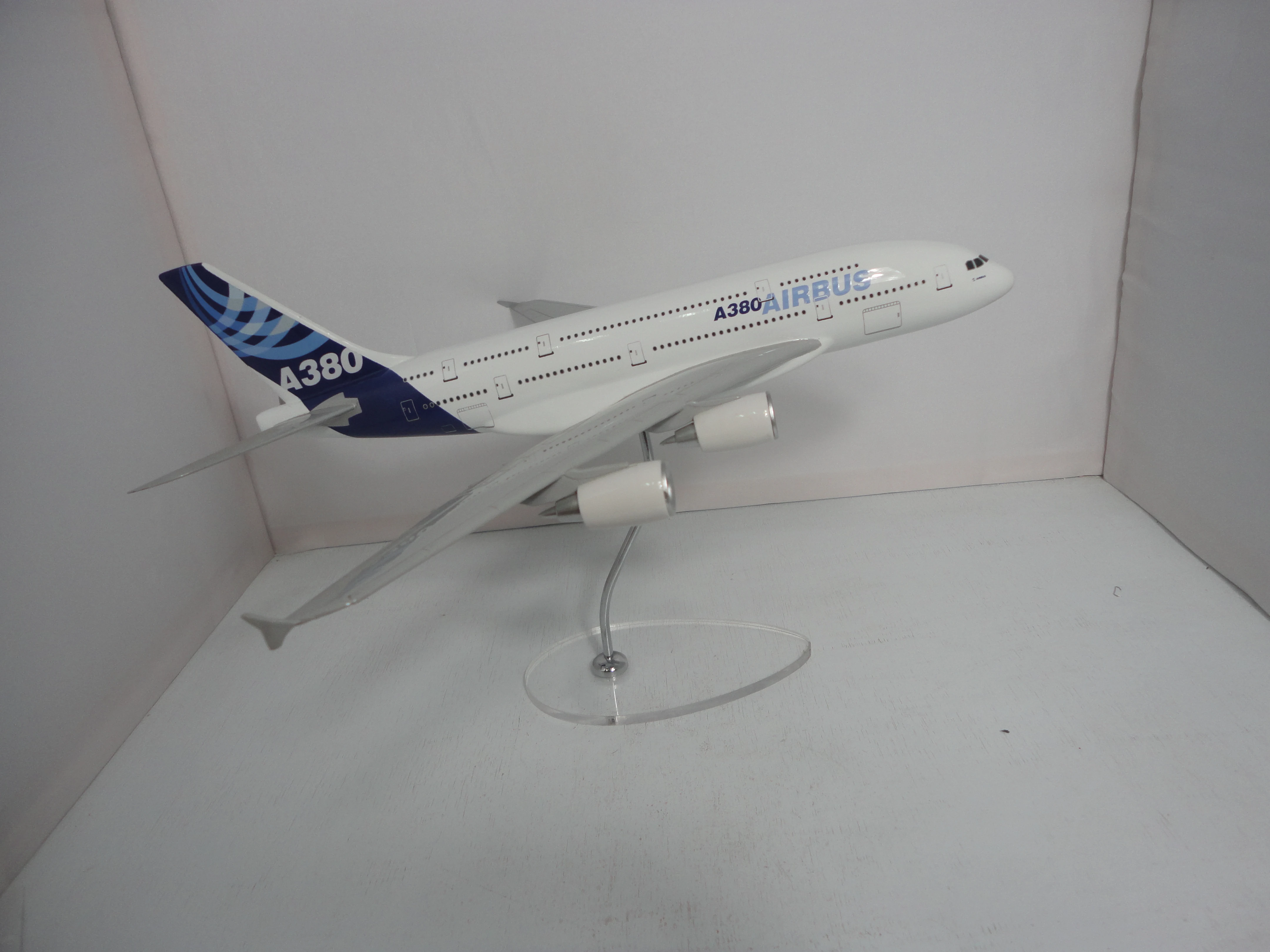 
EXCELLENT QUALITY AIRBUS A380 AIRCRAFT MODEL 