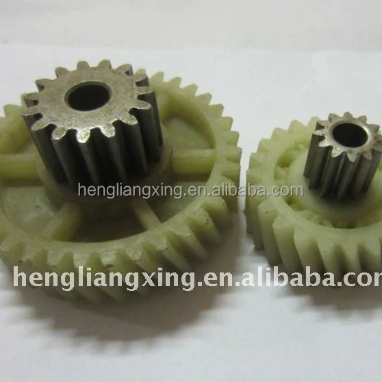 
plastic injection mould helical gear with metal shaft for shredder 