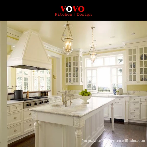 Elegant Solid Kitchen Cabinet With Crown Molding Upto Ceiling