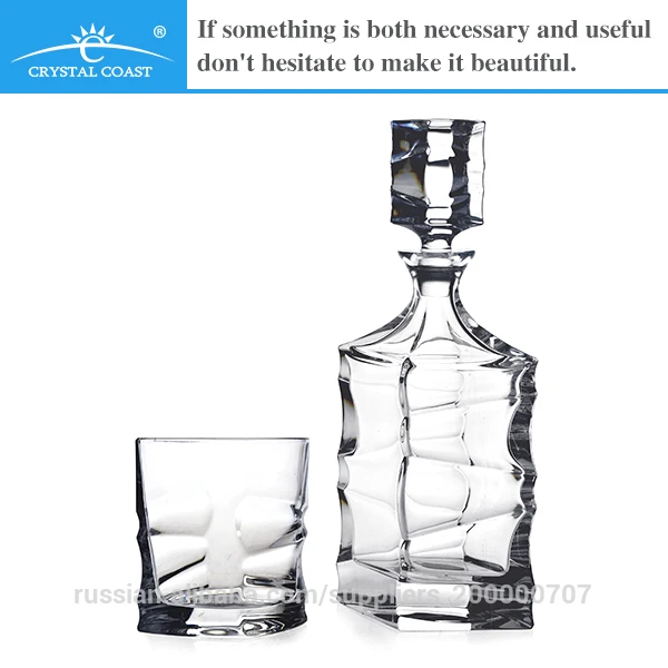 машина сделала стакан рюмку дух площади графином сувенир; чивас виски стекло графина множество