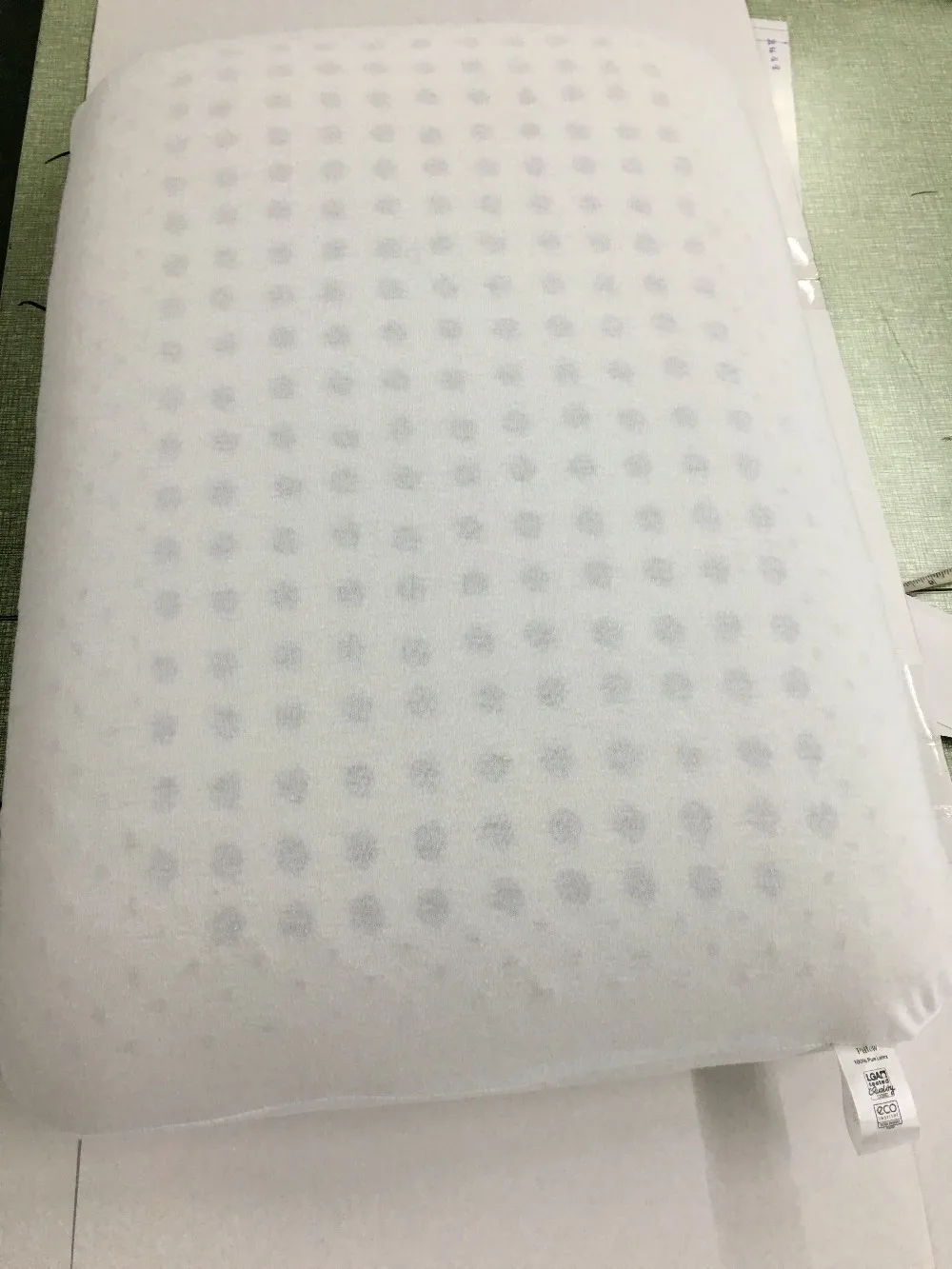 China Supplier Fabric Ventilated Natural Foam Latex Pillow for Adults Baby