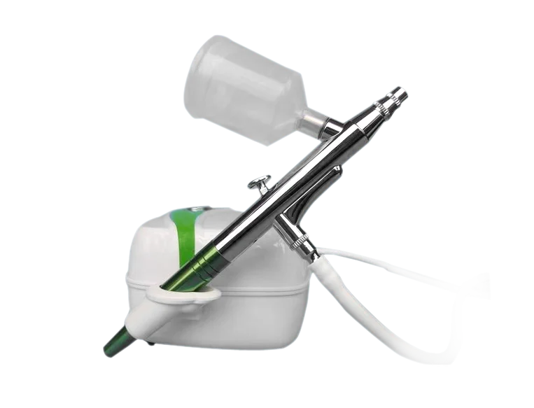 Cake decorating airbrush with compressor