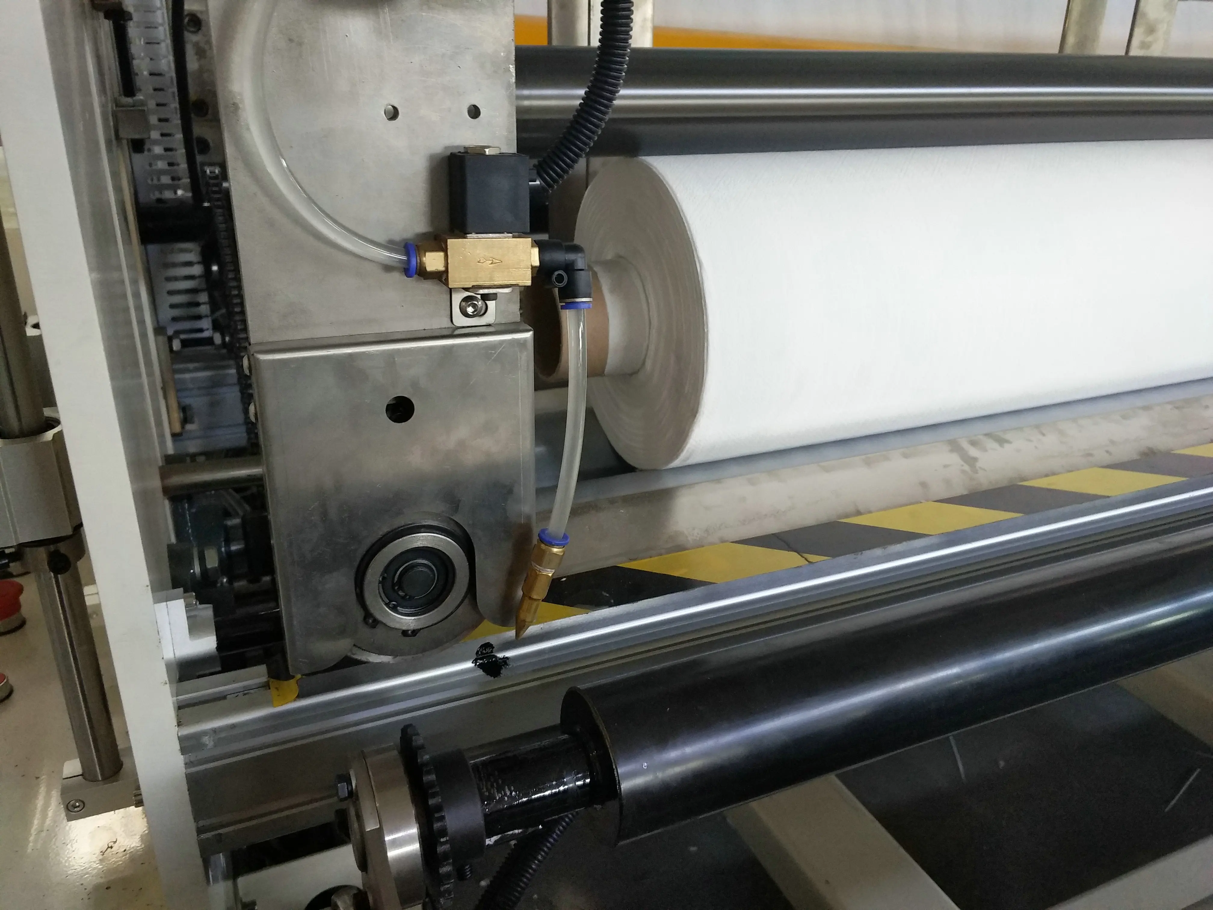 
China manufacturer small toilet tissue paper making machine 