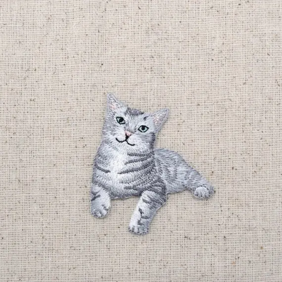 Merrow border Custom Cute Cartoon Animals Logo cats pattern Appliques Small Mini Embroidery Patches for Kids Clothes