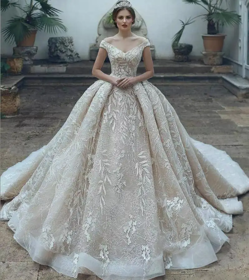 Elegant Appliques Off Shoulder Ball Gown Long Royal Train Arabic Wedding Dress in Dubai