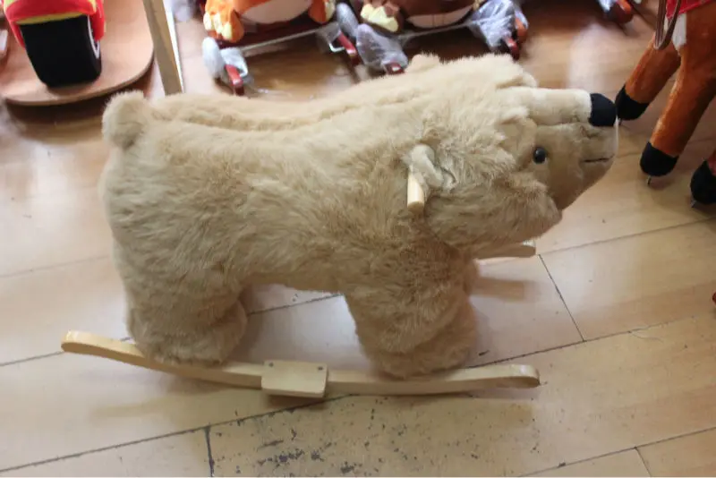 promotional customized children light beige plush rocking polar bear toy with music&wooden base
