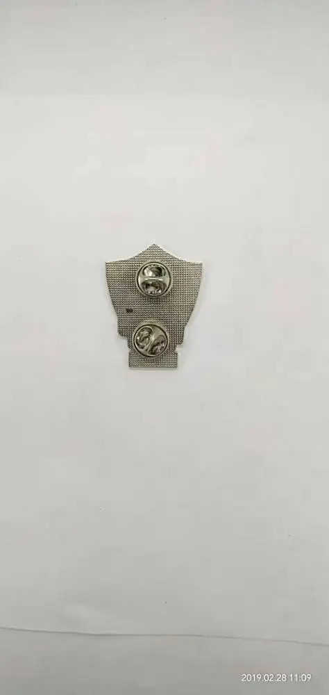 Factory Wholesale Zinc Alloy Blue Red War Metal Custom Brooch