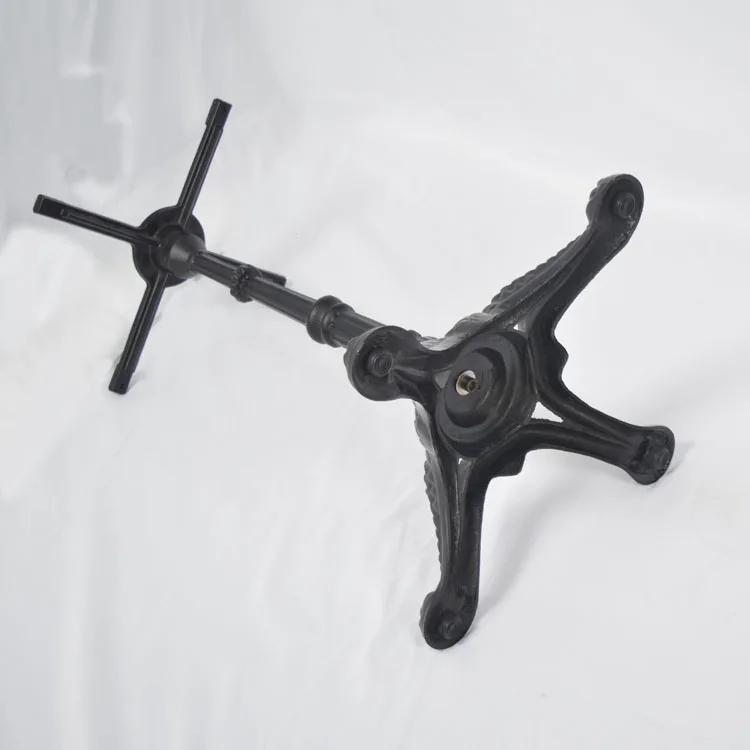 Деревянный стол с чугунным основанием журнальный столик