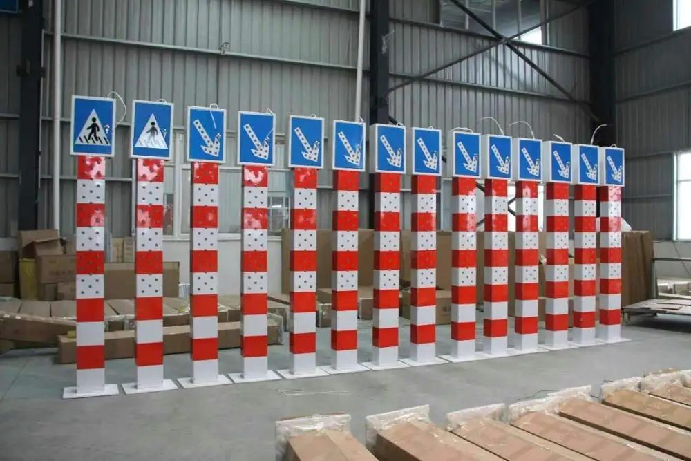 
solar Intelligent single side or two sides traffic signal light warning pile 