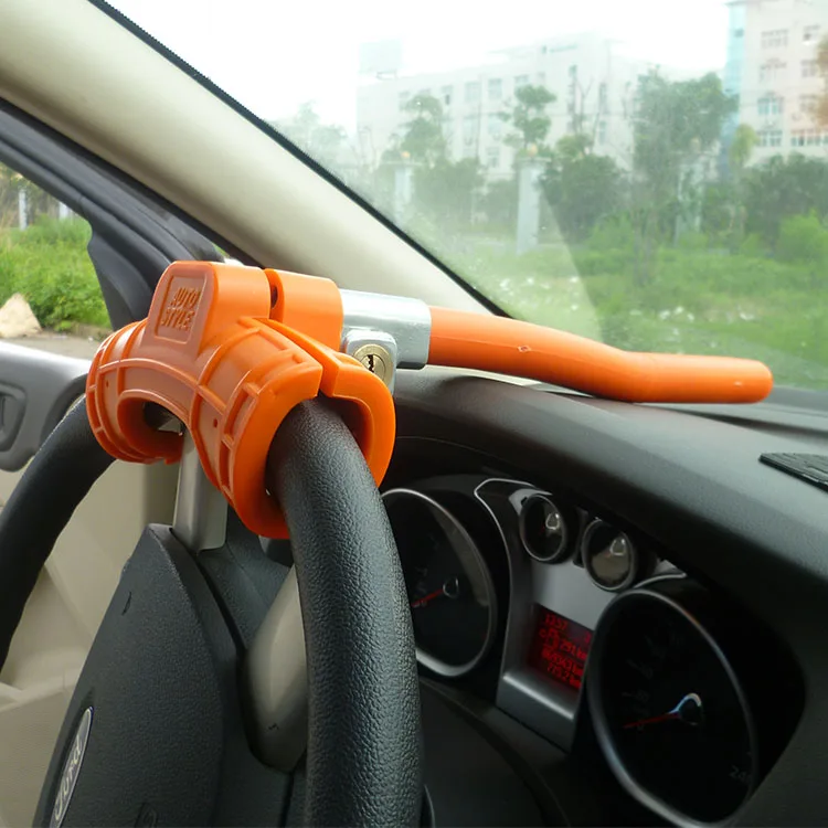 Новый замок на руль для автомобиля с оранжевым пластиковым чехлом